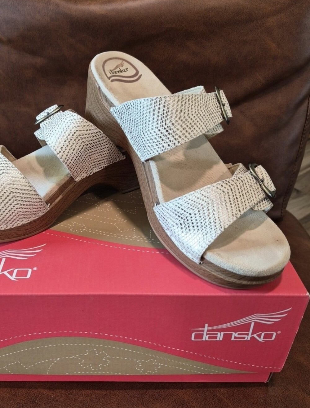 Dansko Sophie Metallic Leather White Shoe Adjustable Buckles Classic Comfort 39